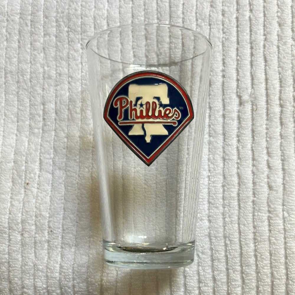 Phillies emblem pint glass